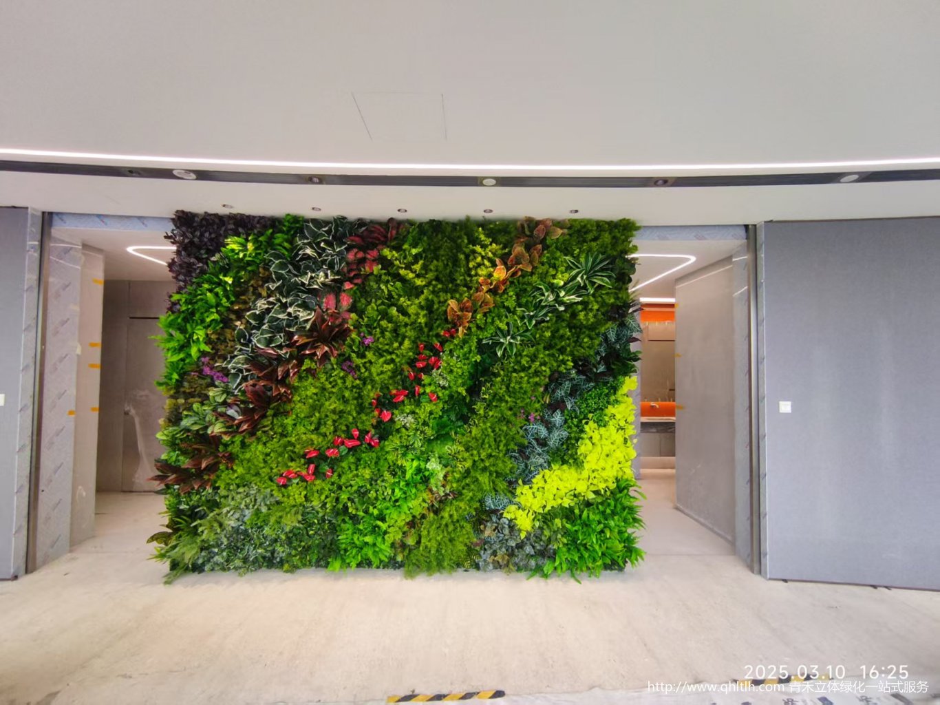 珠海华润银行总部仿真植物墙